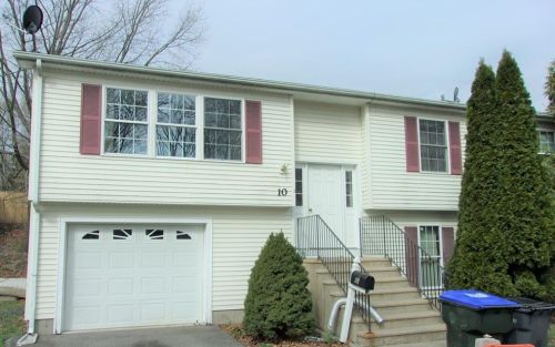 10 Ophelia St, Providence, RI 02909-5821