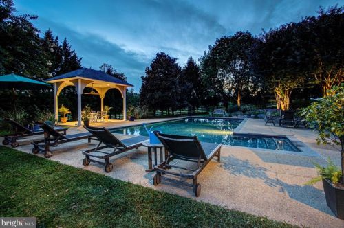 13606 Mt Prospect Dr, Rockville MD 20850-3510 exterior