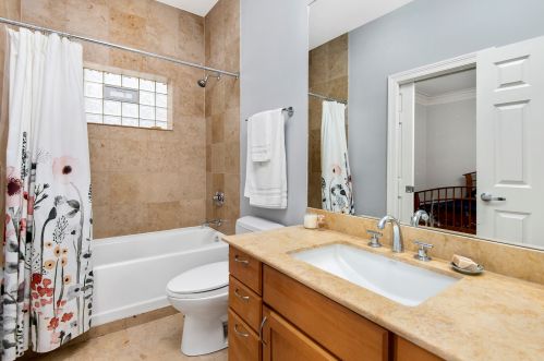 1523 School St, Chicago IL 60657-2121 exterior