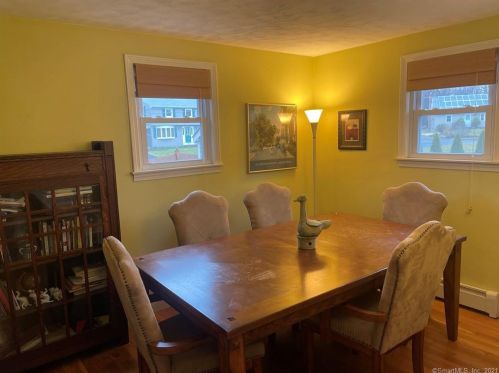 42 Oxford Dr, Enfield CT 06082-2535 exterior