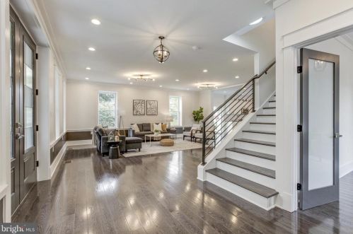 907 Gilbert Rd, Rockville MD  20851-1315 exterior