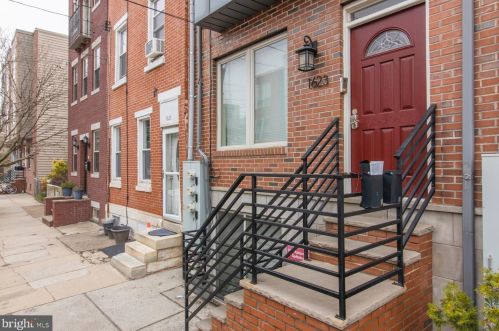 1623 Carpenter St, Philadelphia PA 19146-2005 exterior