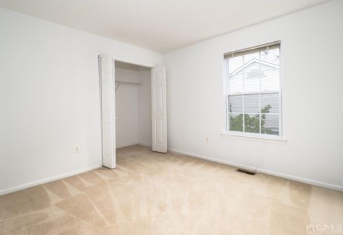 91 Inverness Dr, Edison NJ 08820-4654 exterior