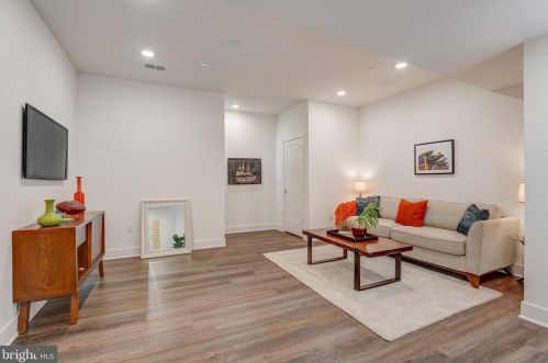 654 13 St, Philadelphia PA 19123-2427 exterior