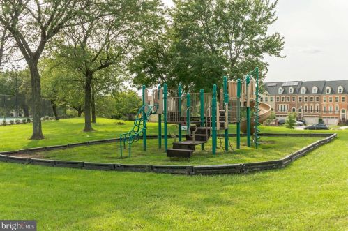 3143 Ft Lincoln Dr, Washington DC 20018-4311 exterior