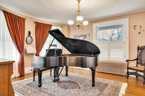 25 Hunnewell Ave, Newton MA 02458-2216 exterior