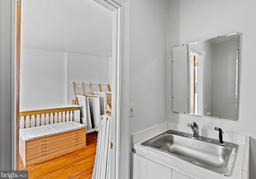 1708 Green St, Philadelphia PA 19130-7023 exterior