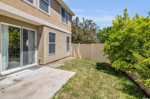 3939 Spencer Crst Ln, Taylorsville UT 84084-5004 exterior