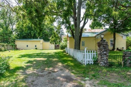 514 Kalamazoo St, Paw Paw MI 49079-1130 exterior