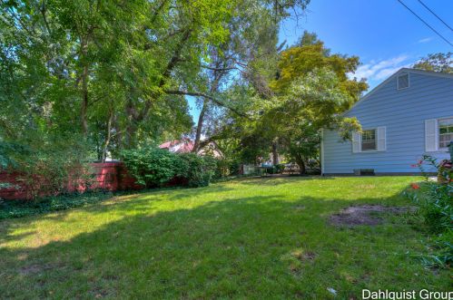 806 Moulton Ave, Meskegon MI 49445-2921 exterior