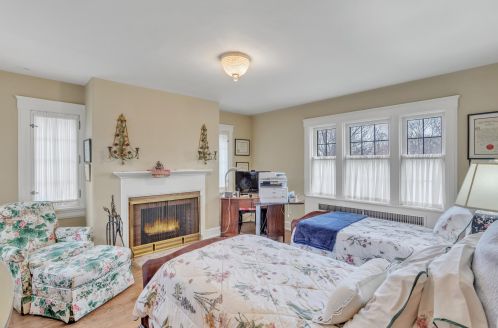 3445 Lk Dr, Milwaukee WI 53235-0037 exterior