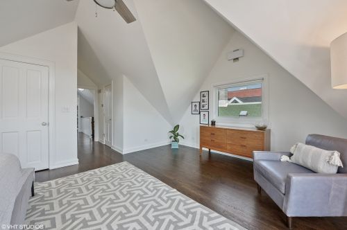 1321 Nelson St, Chicago IL 60657-3103 exterior