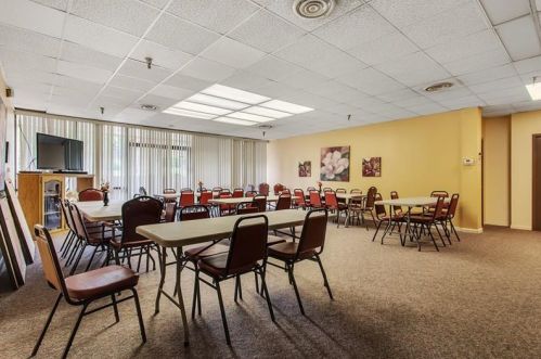 5715 Beacon St, Pittsburgh PA  15217-2028 exterior