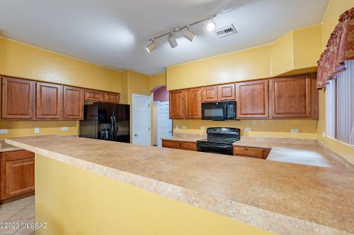 7675 Majestic Palm Ln, Tucson AZ 85756-6112 exterior