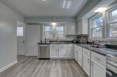 820 Robertson St, Milwaukee, WI 53213-3340