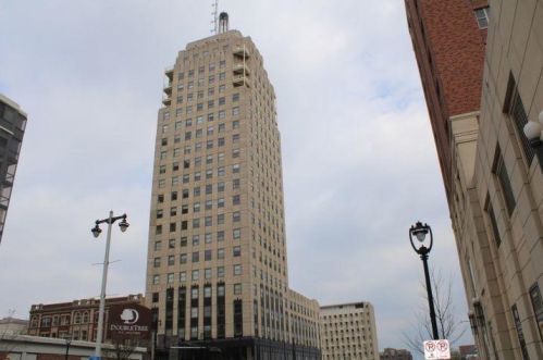 606 Wisconsin Ave, Milwaukee WI 53202-4600 exterior