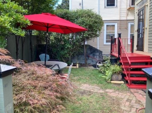 481 Pine St, Providence, RI 02907-1347