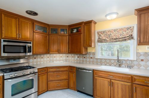 1252 118, Milwaukee WI 53214-2133 exterior