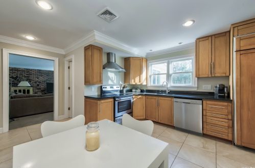 12 Attridge Ct, Huntington Station NY 11747-1803 exterior