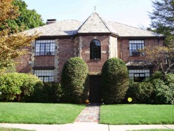 36 Mandalay Rd, Newton, MA 02459-1335