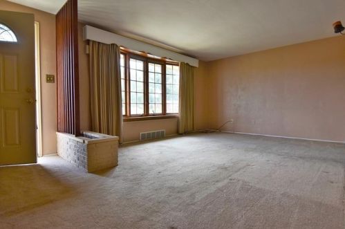 3220 Mayflower Dr, Pittsburgh, PA 15227-1014