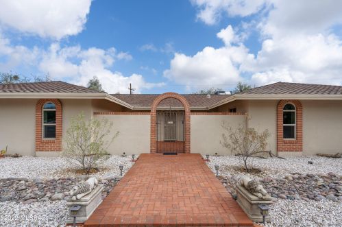 8930 Bears Path Rd, Tucson AZ  85749-8139 exterior