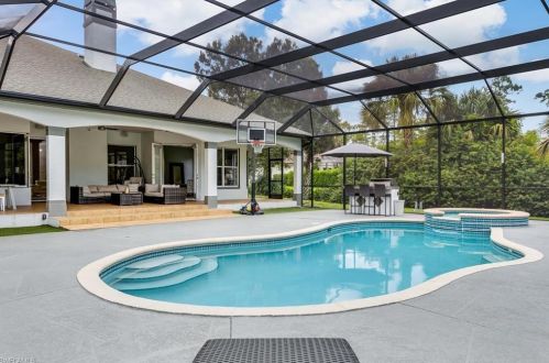 160 Logan Blvd, Naples FL 34119-1423 exterior