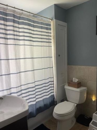 611 Chestnut St, Moon Twp PA 15108-1902 exterior