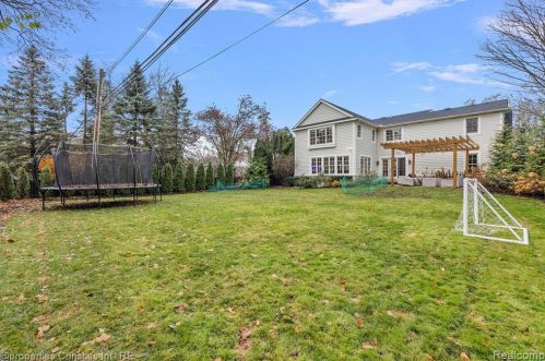 1174 Lakeside Dr, Bham MI 48009-1381 exterior