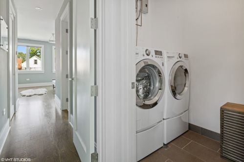 3621 Hermitage Ave, Chicago IL 60613-3507 exterior