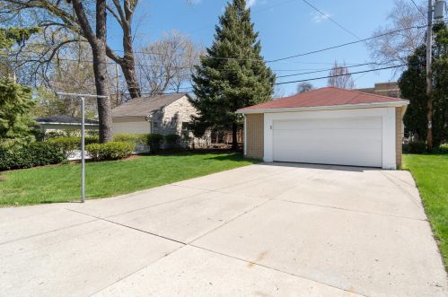 2416 91, Milwaukee WI 53226-1832 exterior