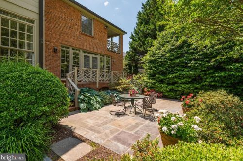 10017 Carmelita Dr, Rockville MD 20854-4247 exterior