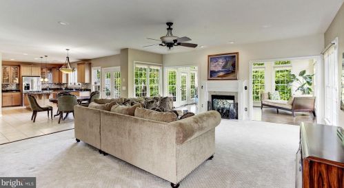 43266 Parkers Rdg Dr, Leesburg VA 20176-5132 exterior