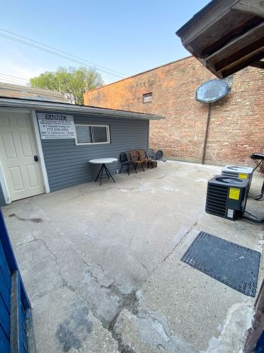 3505 Montrose Ave, Chicago IL 60618-1139 exterior