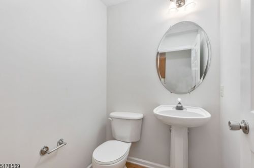 1006 Robin Ct, Green Brook NJ 08812-1737 exterior