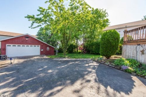 20 Sindle Ave, West Paterson NJ 07424-1650 exterior