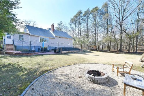 21 Nursery Rd, Huntington Station NY 11747-1028 exterior