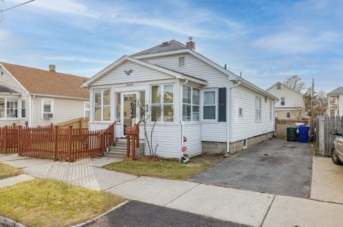 32 Monrovia St, Springfield MA 01104-3113 exterior