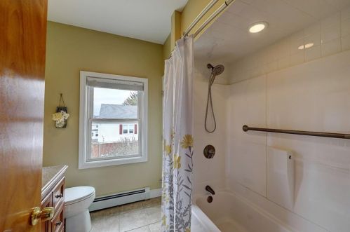 100 Beaufort St, Providence RI  02908-4435 exterior