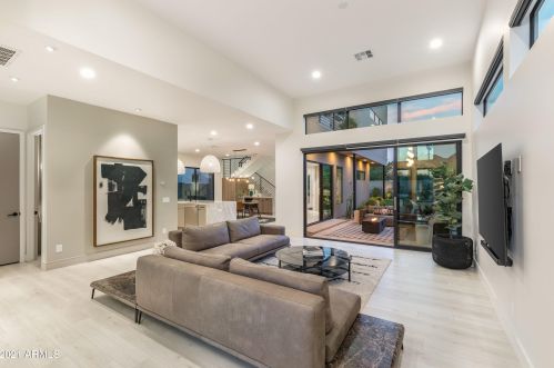 7729 13th Pl, Phoenix AZ  85020-4202 exterior