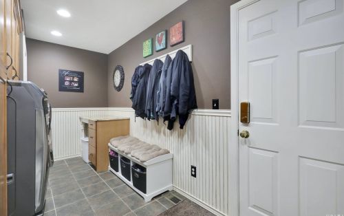 94 Caramel Rd, Commack NY 11725-1000 exterior