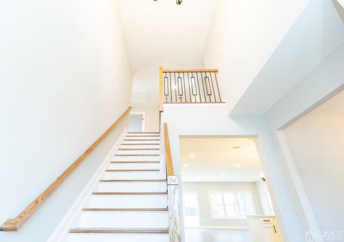 20 Linden Ave, Edison NJ 08817-3208 exterior