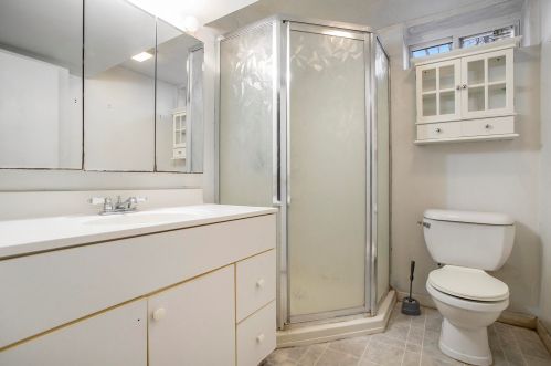 8839 Maplewood Dr, Berrien Springs MI 49103-1420 exterior