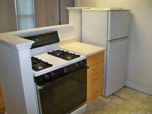 104 Meadow St, Wallingford CT 06492-3614 exterior