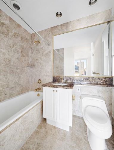 220 Riverside Blvd, New York NY  10069-1001 exterior