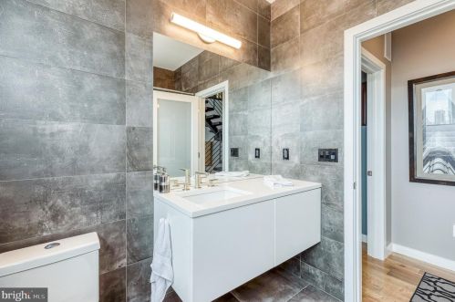 1112 17 St, Philadelphia PA 19146-4717 exterior