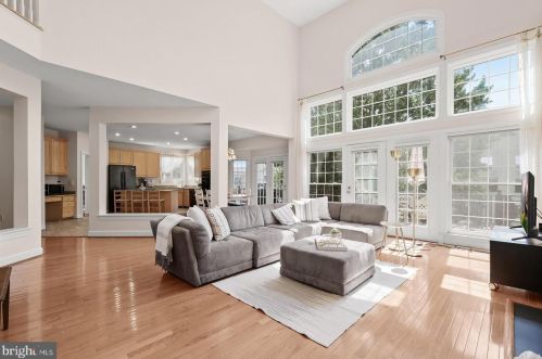 10907 Lamplighter Ln, Rockville MD 20854-2763 exterior