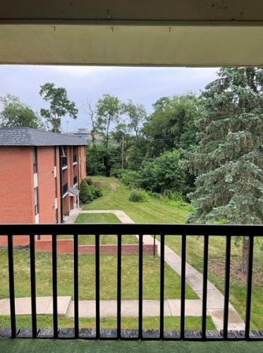 1200 College Park Dr, Moon Twp PA  15108-2326 exterior