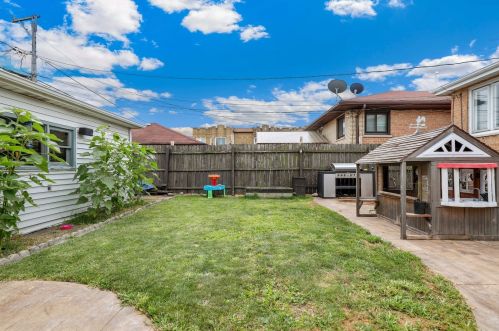 6353 Kilpatrick Ave, Chicago IL 60652-2009 exterior