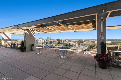 2001 15th St, Arlington VA  22201-2604 exterior